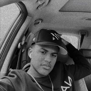 Meet your Posher, Raylin alberto